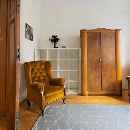 Cozy Krakowska Street, Kazimierz District * 克拉科夫