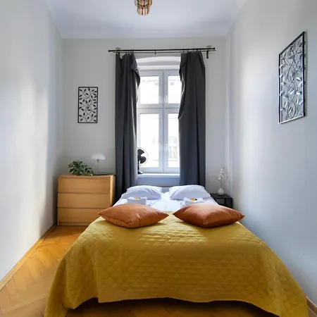 Cozy Krakowska Street, Kazimierz District * קרקוב